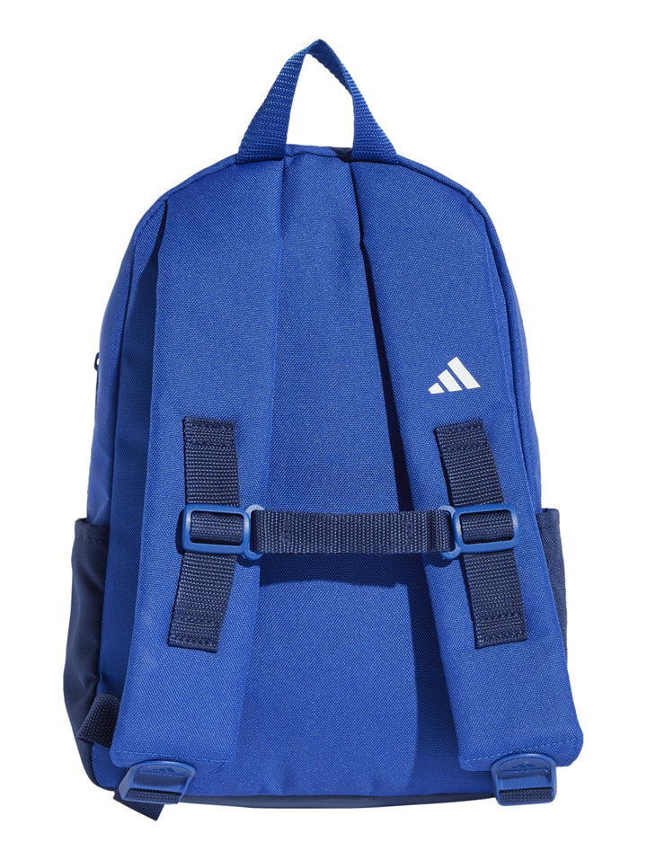 Mochila Adidas de dos tonos de azul con logotipo blanco en la parte inferior.