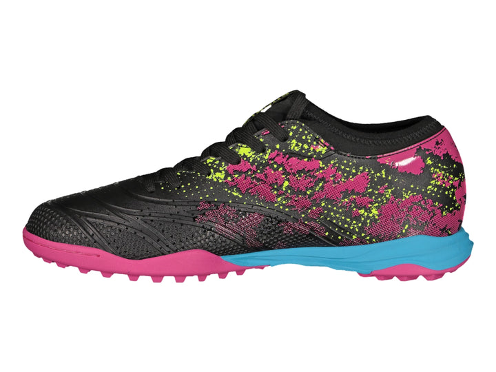Zapato de fútbol Charly color negro con detalles en fucsia y azul.