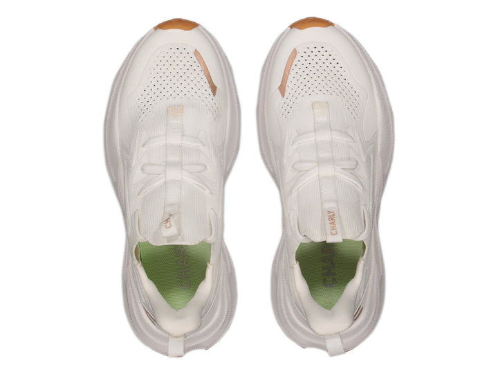 Tenis deportivos Charly color blanco con suela de goma y detalles en rosa.