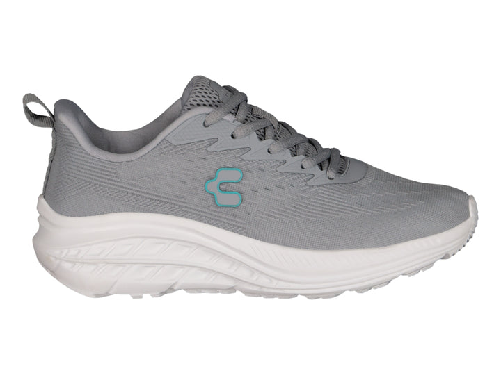 Tenis deportivos Charly color gris con suela blanca y logotipo en azul claro.