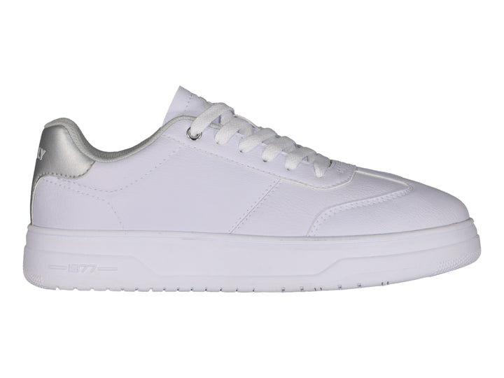 Tenis deportivos Charly color blanco con detalle plateado en el talón y suela blanca ancha.