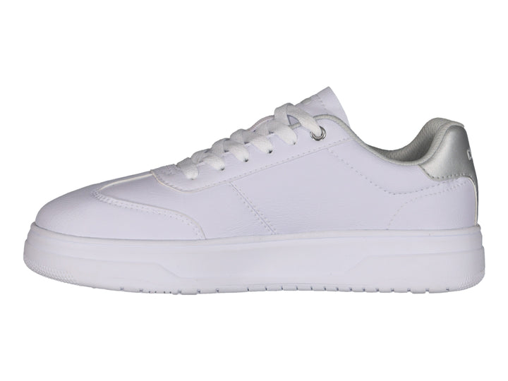 Tenis deportivos Charly color blanco con detalle plateado en el talón y suela blanca ancha.