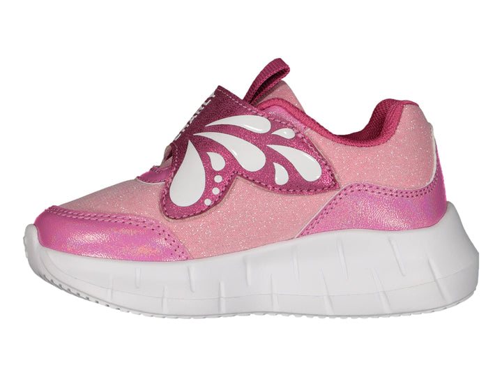 Tenis deportivos para niña de color rosa con detalles brillantes, suela blanca y adorno de mariposa en la correa.