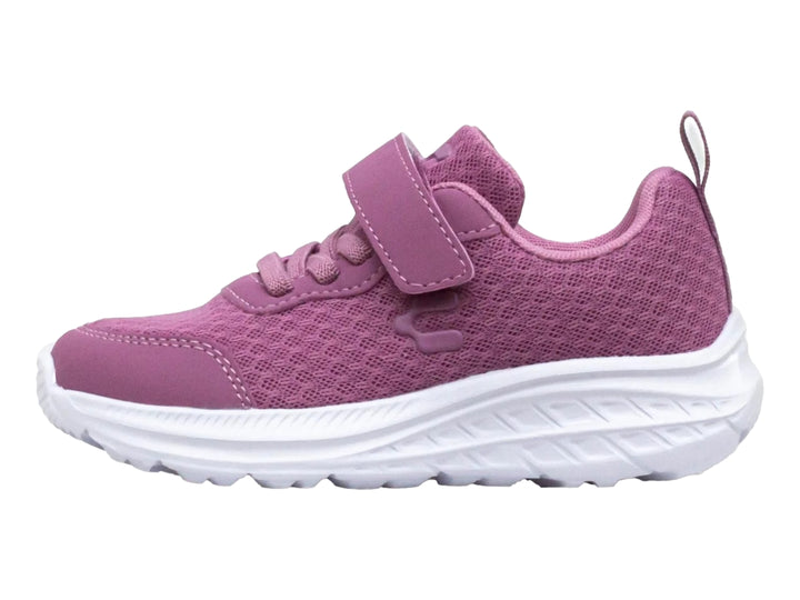 Tenis deportivos color rosa para niña con suela blanca y cierre de velcro.