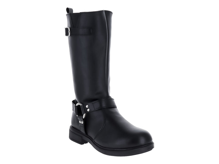 Bota negra de caña media con hebillas plateadas y suela plana.