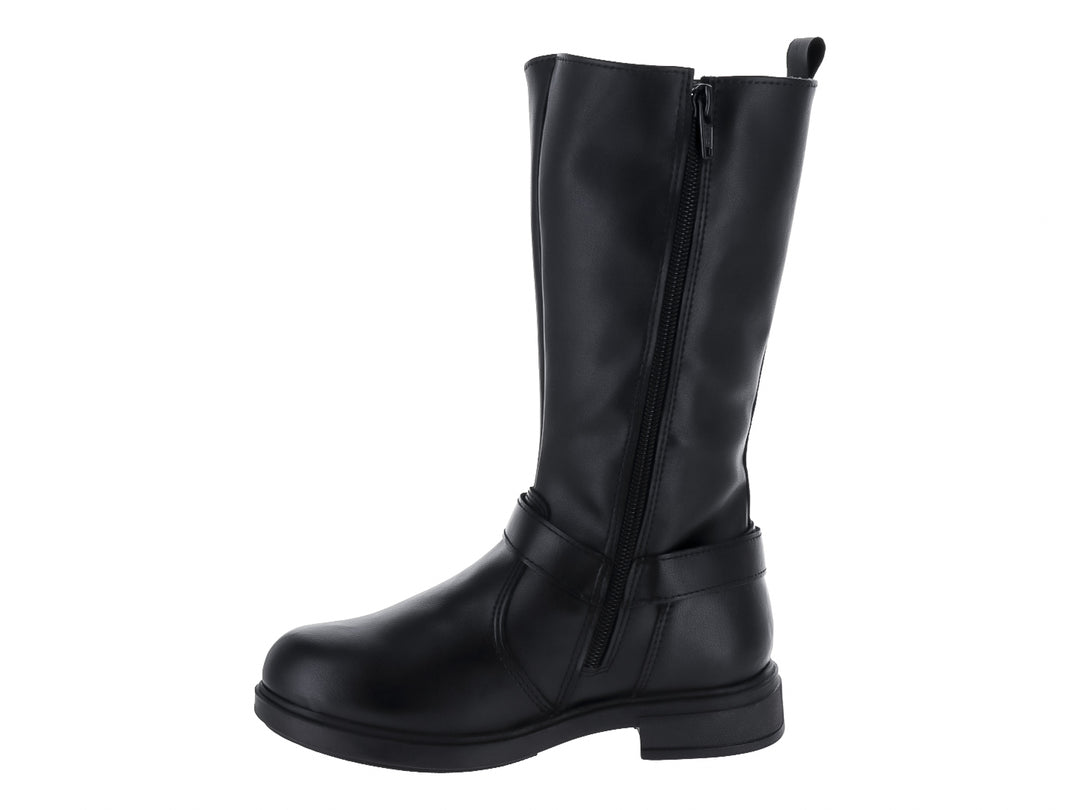 Bota negra de caña media con hebillas plateadas y suela plana.