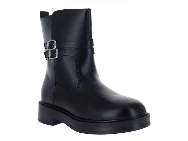 Bota negra de cuero con suela de plataforma y dos hebillas metálicas laterales.