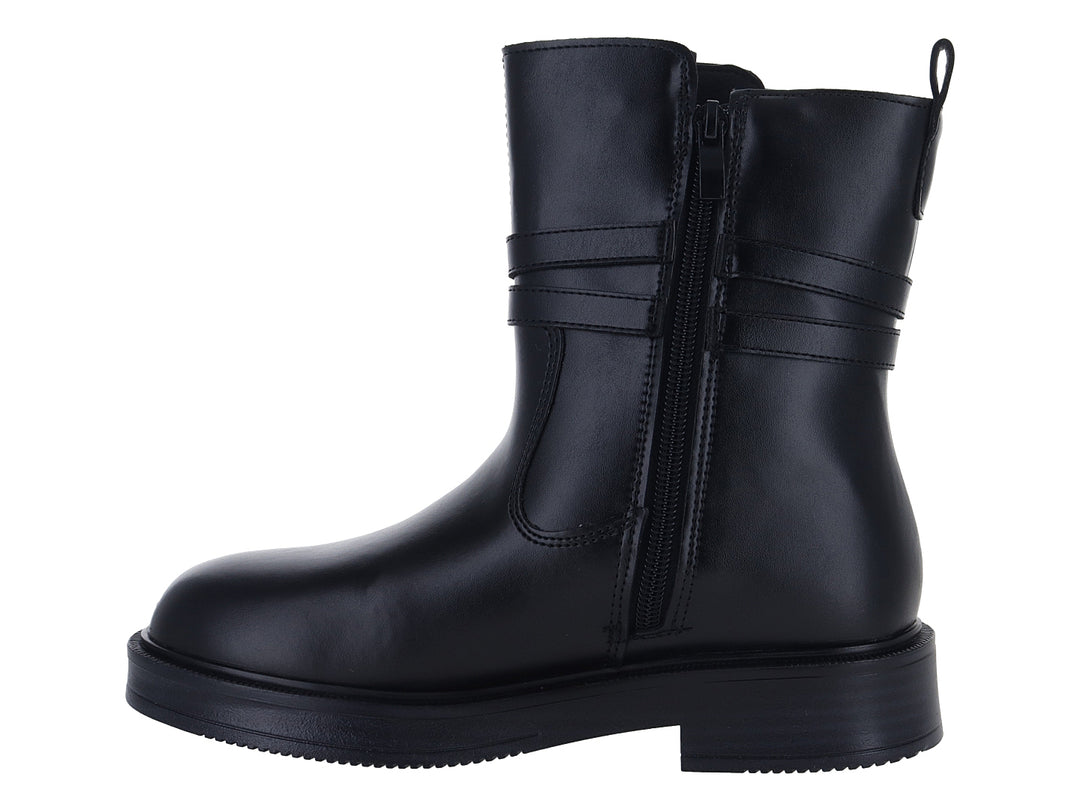 Bota negra de cuero con suela de plataforma y dos hebillas metálicas laterales.