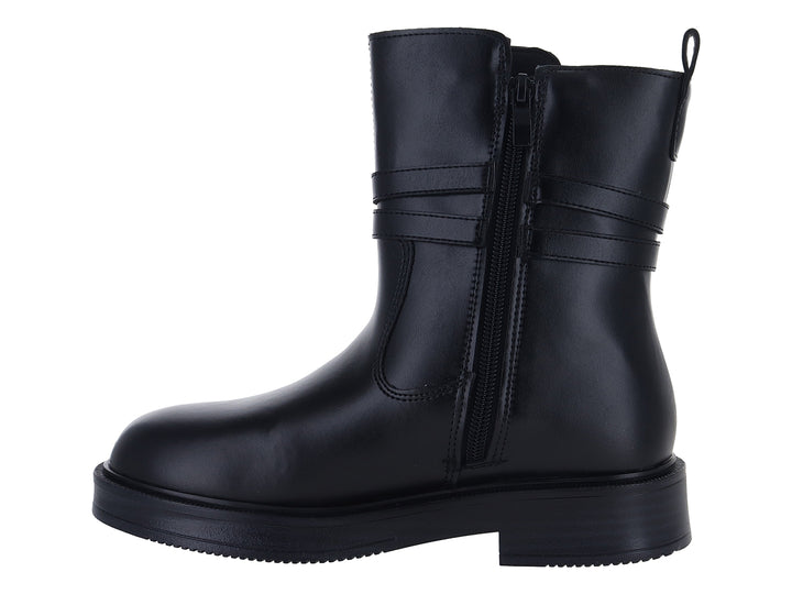 Bota negra de cuero con suela de plataforma y dos hebillas metálicas laterales.