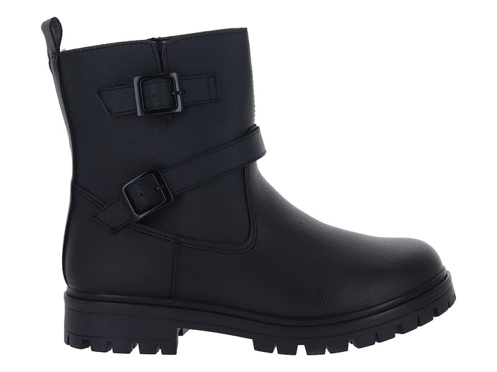 Bota negra de material sintético con suela track y dos hebillas decorativas laterales.