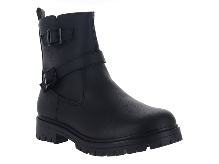 Bota negra de material sintético con suela track y dos hebillas decorativas laterales.