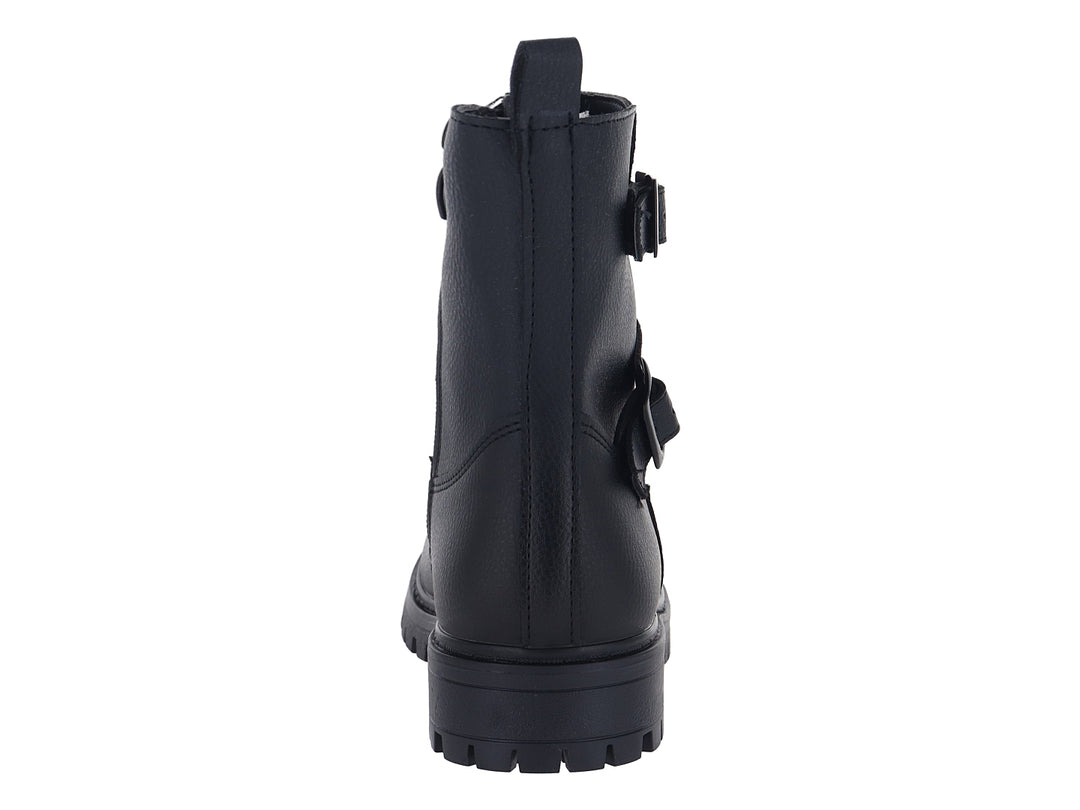 Bota negra de material sintético con suela track y dos hebillas decorativas laterales.