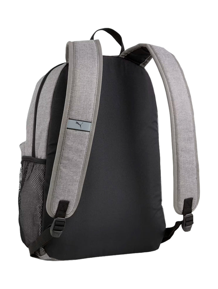 Mochila escolar PUMA en color gris jaspeado con logotipo negro y correas negras.