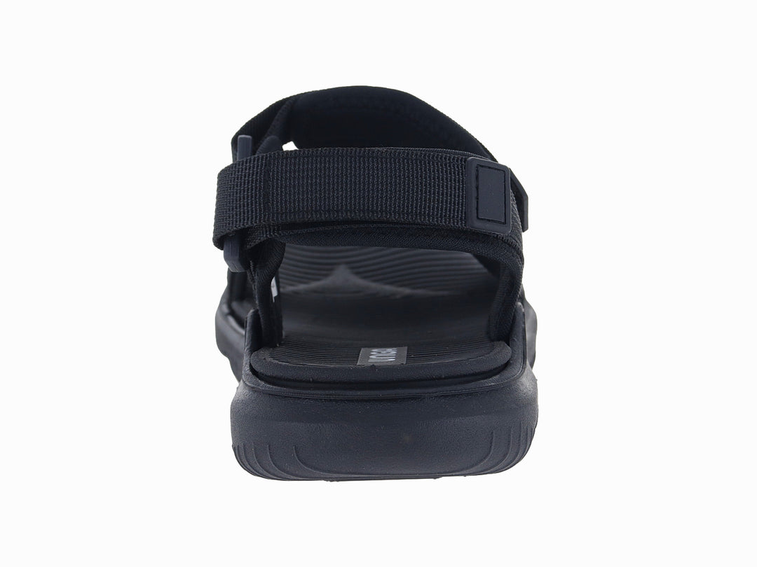 Sandalia deportiva UNGA para ni�o en color negro con correas ajustables y suela robusta.