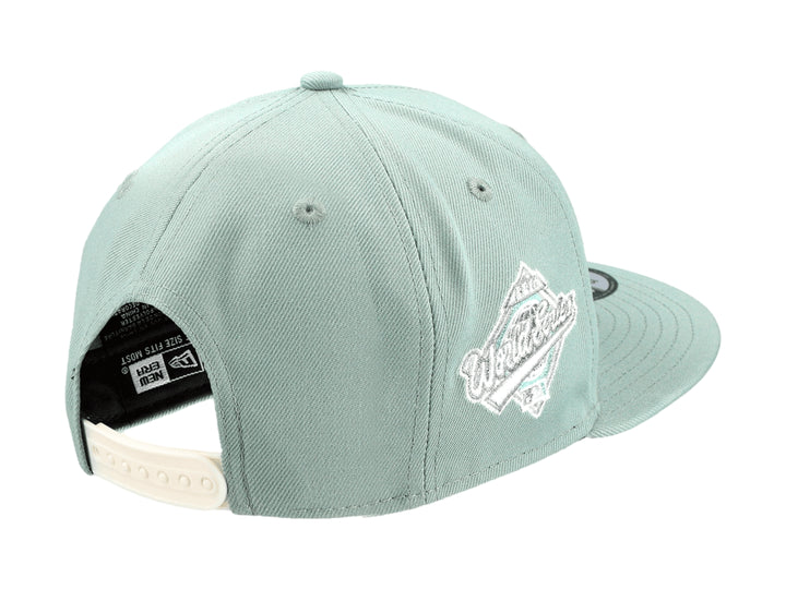 Gorra New Era de color verde Everest con logotipo blanco de los New York Yankees y visera plana.