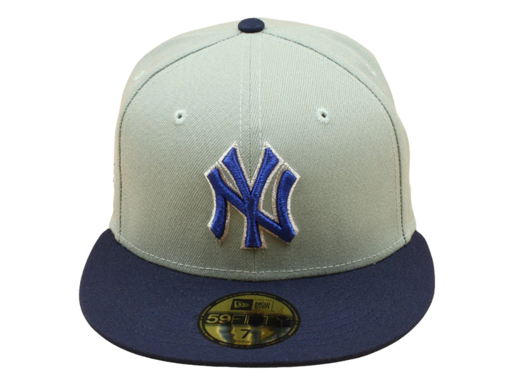 Gorra New Era de los New York Yankees en color verde claro con visera azul marino.