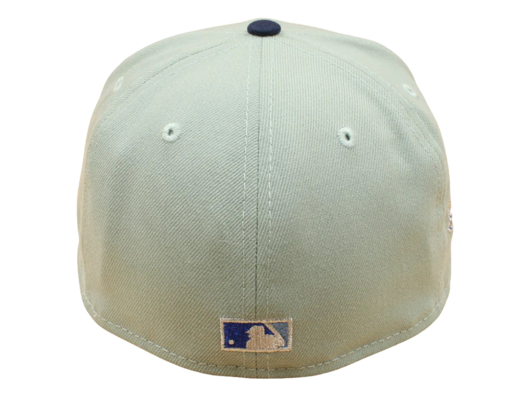 Gorra New Era de los New York Yankees en color verde claro con visera azul marino.