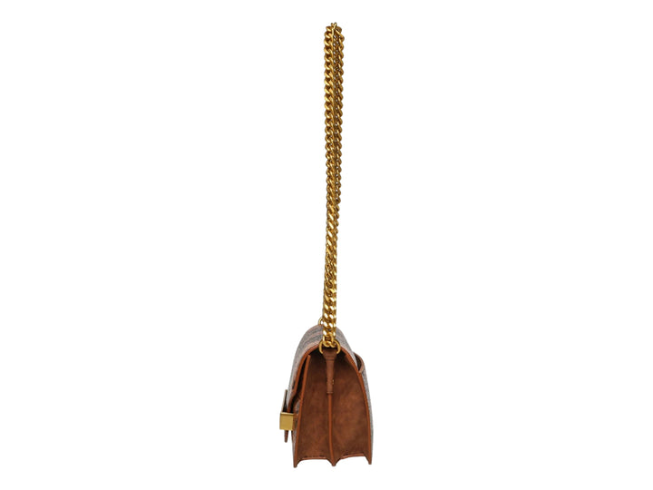 Bolso pequeño Steve Madden color marrón con estampado de serpiente y correa de cadena dorada.