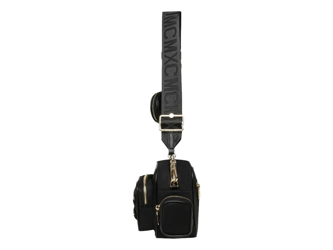 Bolso de hombro negro Steve Madden con detalles dorados, correa ancha y un pequeño monedero circular adjunto.