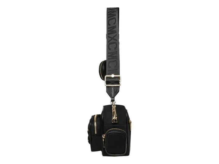 Bolso de hombro negro Steve Madden con detalles dorados, correa ancha y un pequeño monedero circular adjunto.