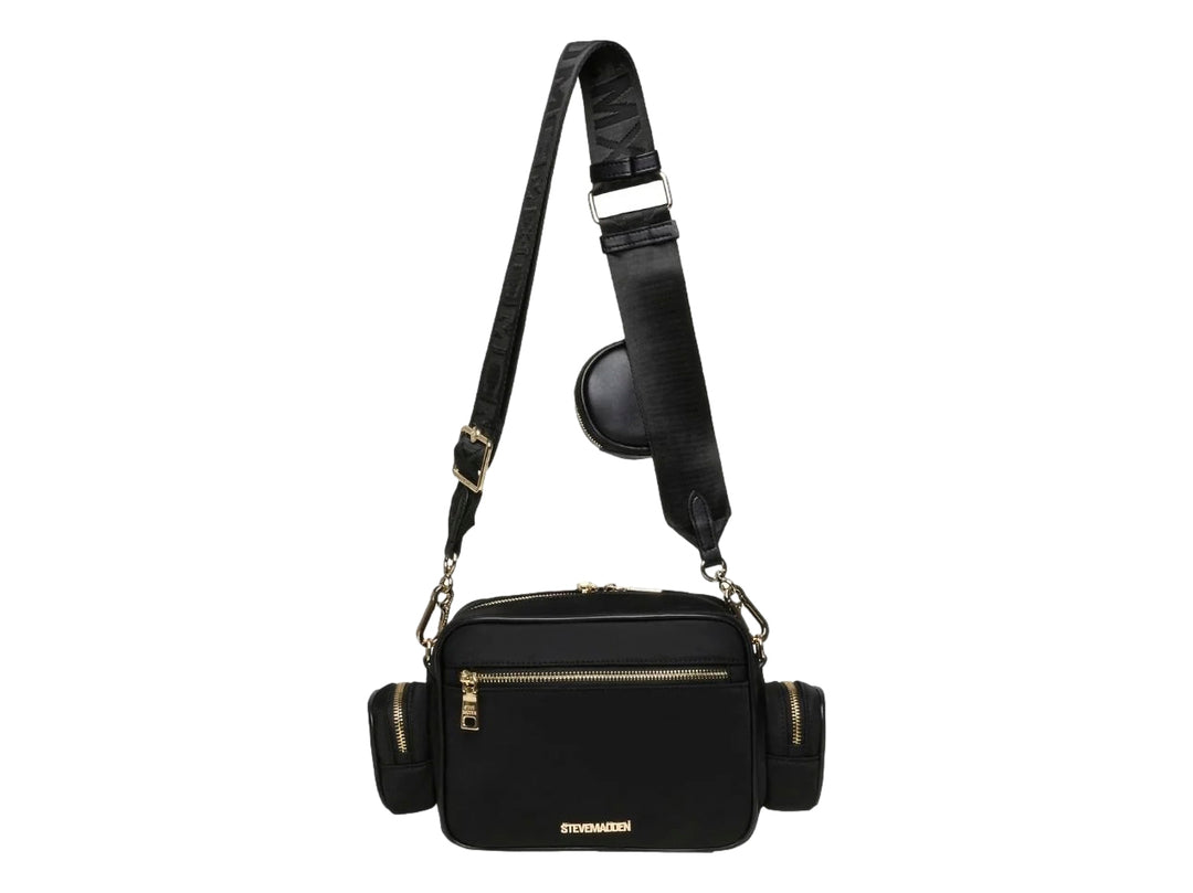 Bolso de hombro negro Steve Madden con detalles dorados, correa ancha y un pequeño monedero circular adjunto.