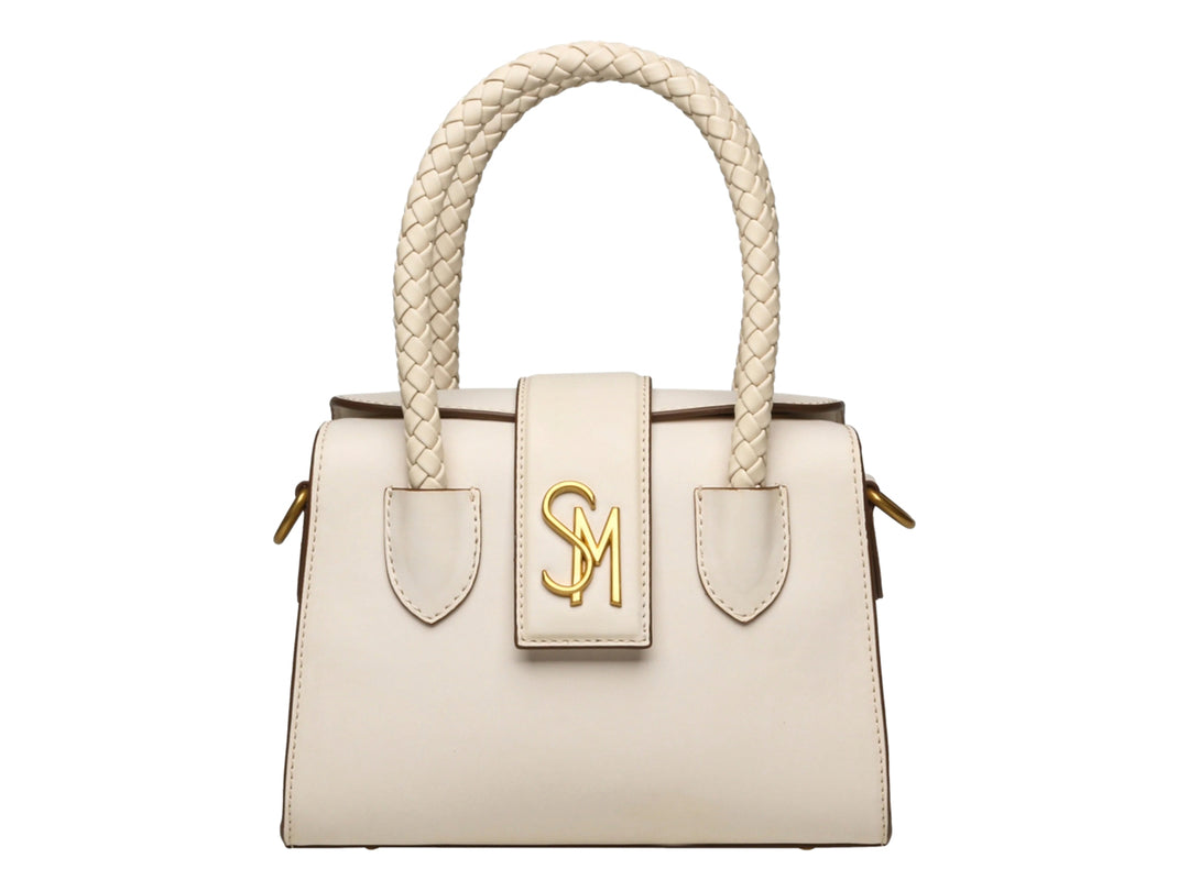 Bolso de mano color hueso con asa trenzada y logotipo SM dorado en el frente.