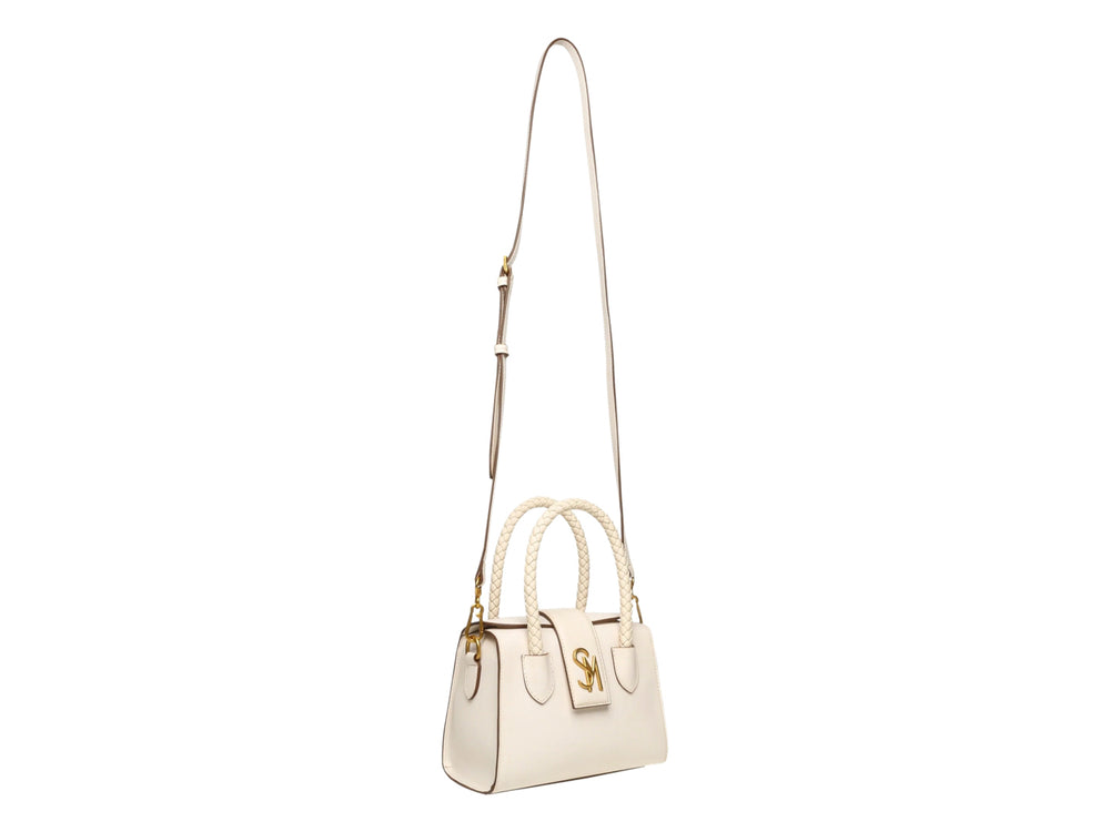 Bolso de mano color hueso con asa trenzada y logotipo SM dorado en el frente.