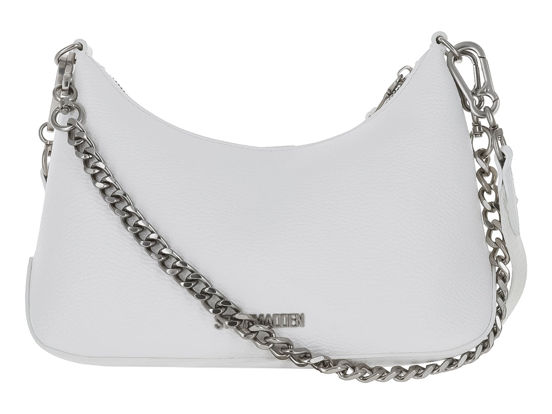 Bolso de hombro blanco Steve Madden con estoperoles plateados, correa ancha y un pequeño bolso adjunto.