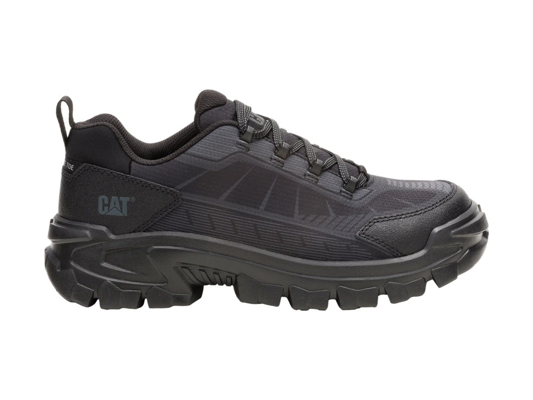 Zapato deportivo Caterpillar color negro con suela robusta y tejido de malla.