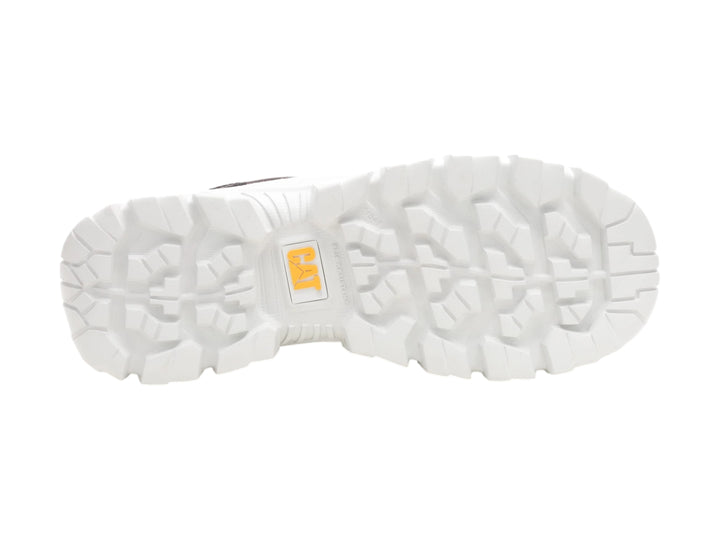 Tenis deportivos Caterpillar color negro con suela blanca y detalles amarillos.