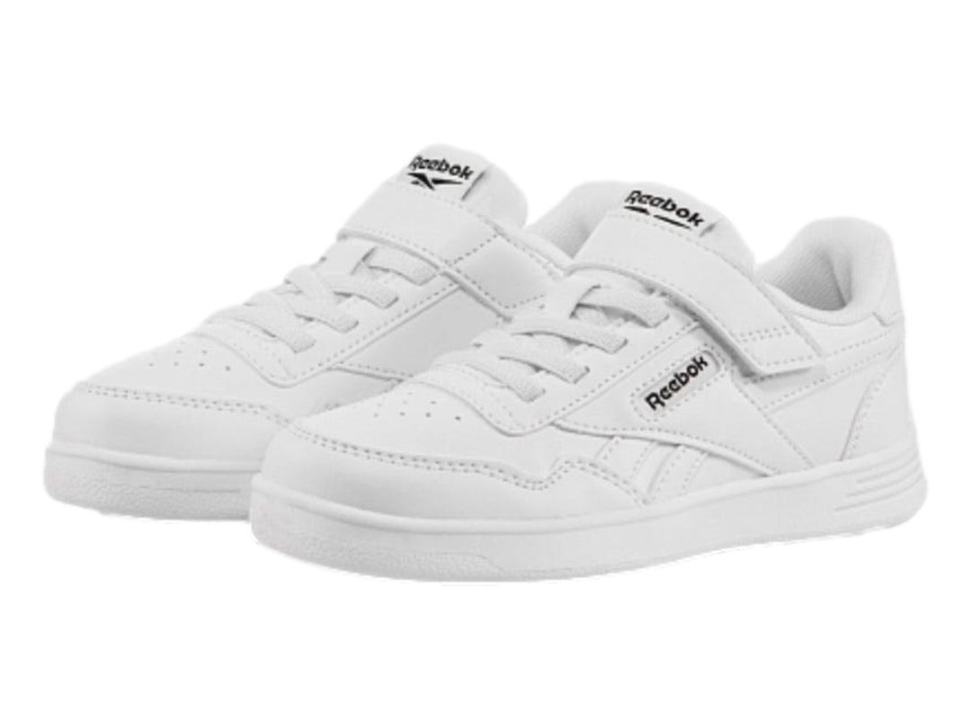 Tenis Reebok Court Advance en color blanco con cordones y suela plana.