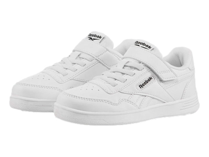 Tenis Reebok Court Advance en color blanco con cordones y suela plana.