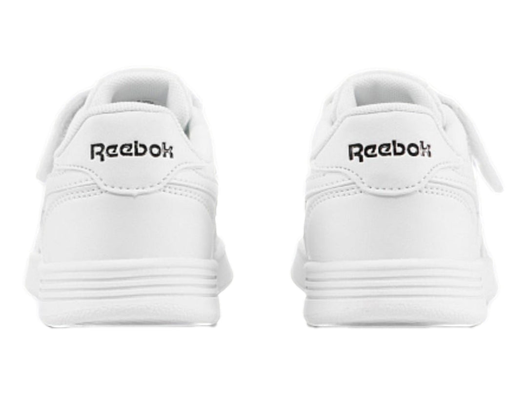 Tenis Reebok Court Advance en color blanco con cordones y suela plana.