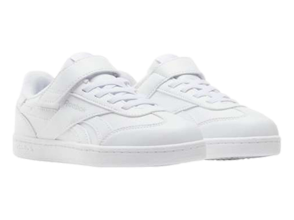 Tenis blancos Reebok de corte bajo con correa ajustable y agujetas.