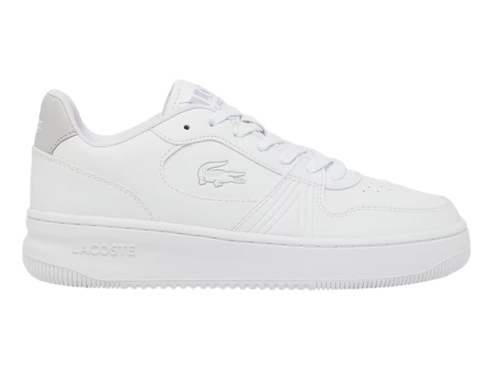 Tenis Lacoste blancos de corte bajo con detalle gris en el talón y suela blanca.