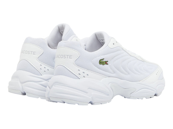 Tenis deportivos Lacoste color blanco con suela ancha y diseño moderno en malla sintética.