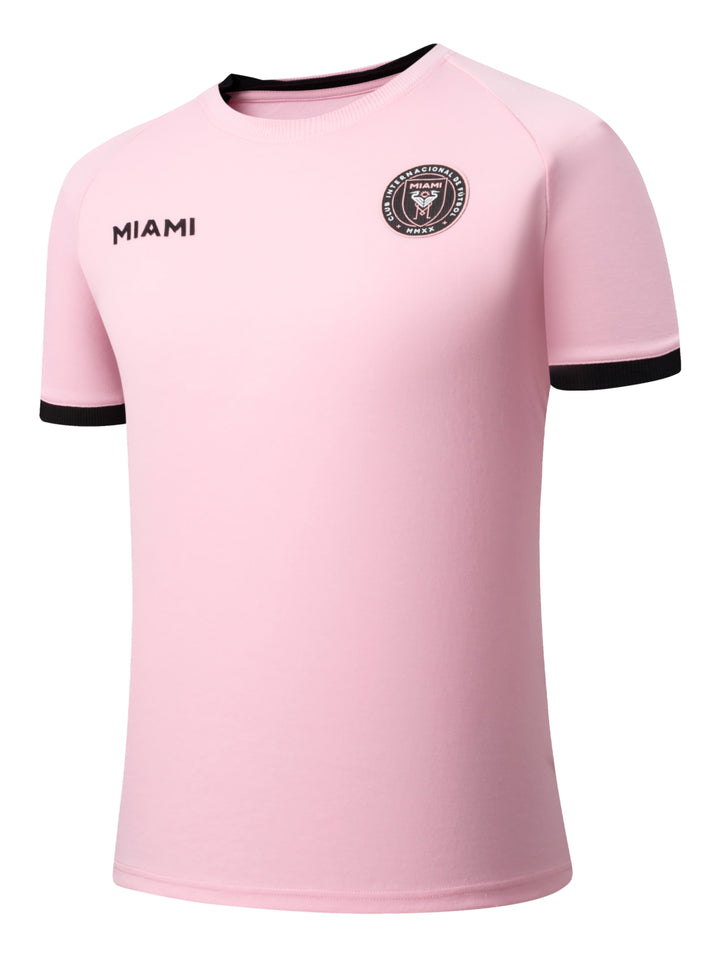Playera deportiva color rosa con detalles en negro en cuello y mangas, incluye logo circular y texto Miami.