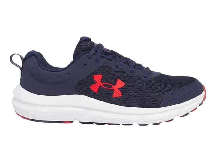 Tenis deportivos Under Armour color azul marino con suela blanca y logotipo rojo.