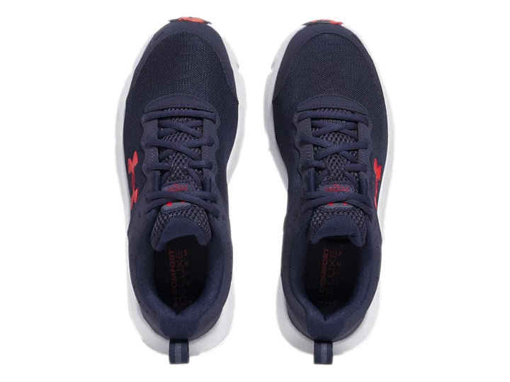 Tenis deportivos Under Armour color azul marino con suela blanca y logotipo rojo.