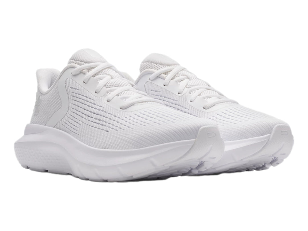Tenis deportivos Under Armour color blanco con malla transpirable y suela blanca.