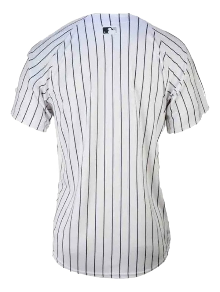 Jersey de béisbol blanco Nike con rayas azul marino y logo de los New York Yankees.