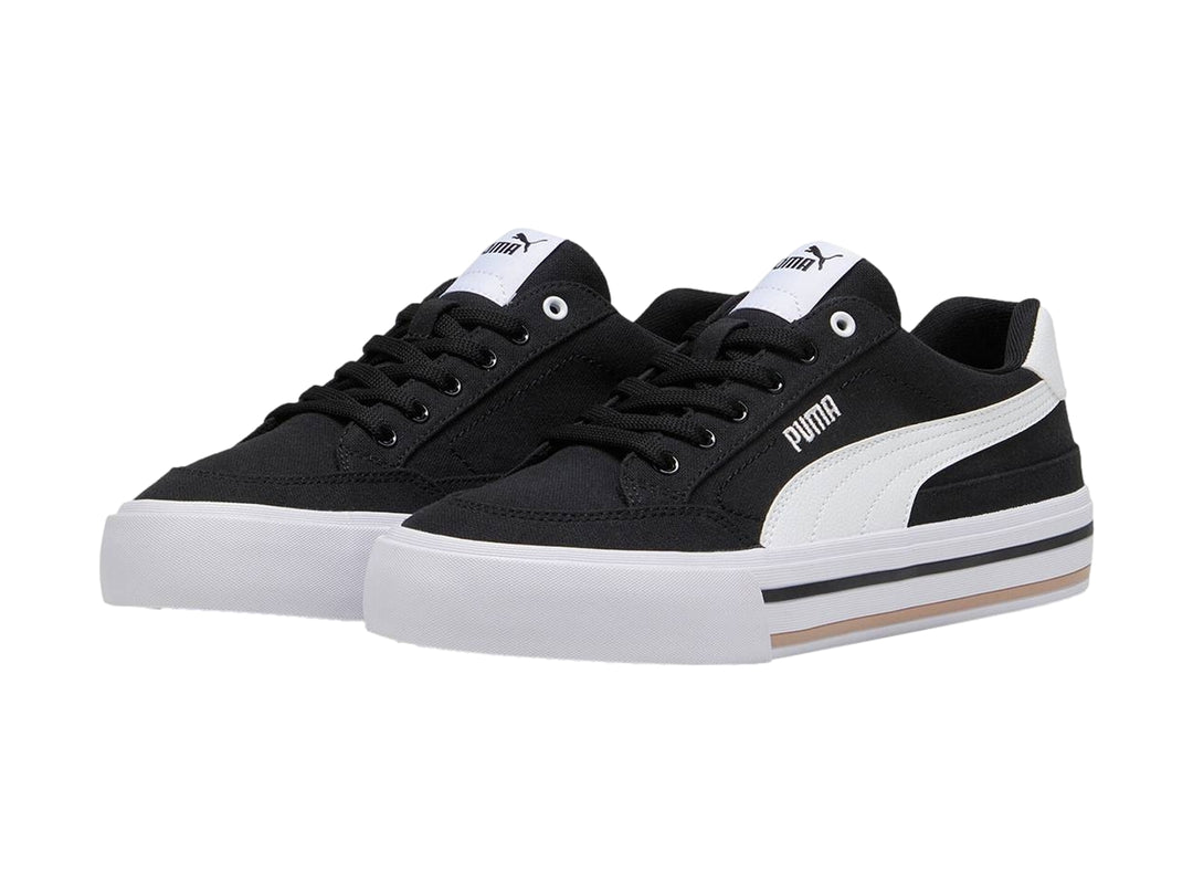 Tenis PUMA Court Classic Vulc en color negro con suela y detalles en blanco.
