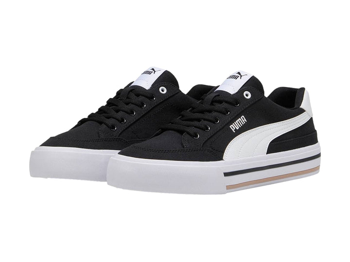 Tenis PUMA Court Classic Vulc en color negro con suela y detalles en blanco.
