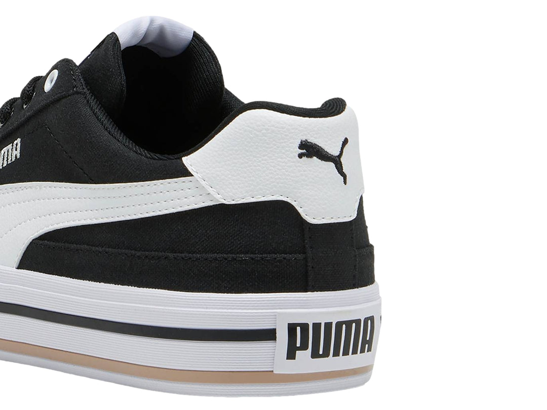 Tenis PUMA Court Classic Vulc en color negro con suela y detalles en blanco.