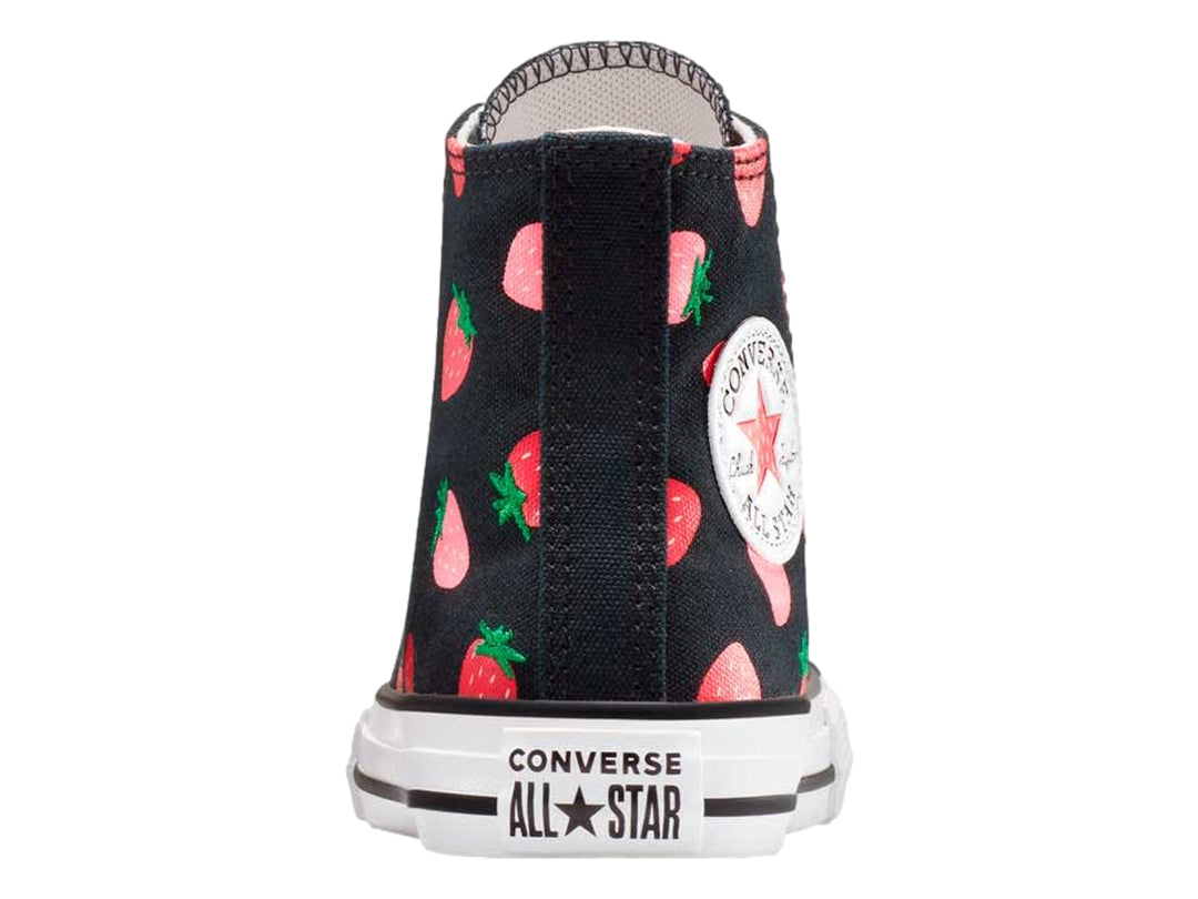 Tenis Converse Chuck Taylor All Star negros con estampado de fresas rojas y suela blanca.