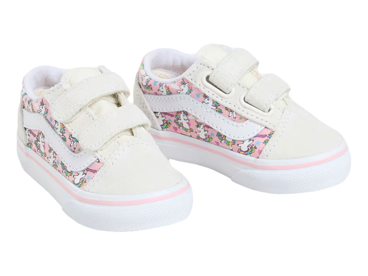 Tenis Vans infantiles color blanco y rosa con estampado de unicornios y cierre de velcro.
