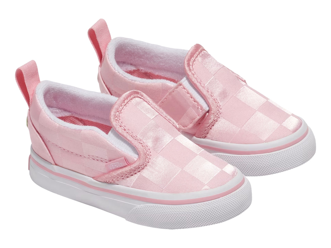 Zapato VANS slip-on color rosa con patrón de cuadros y suela blanca.