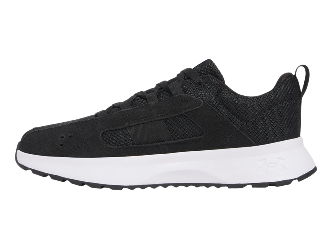 Tenis Under Armour Street Mirage color negro con suela blanca gruesa.