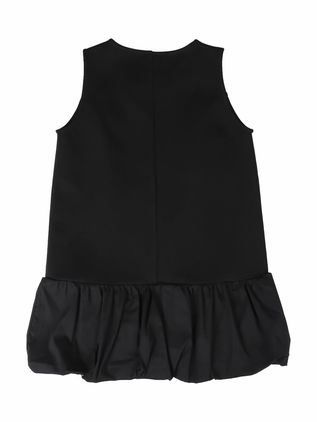 Vestido negro sin mangas para niña con falda fruncida de acabado brillante.