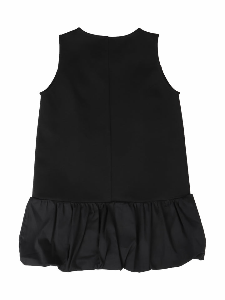 Vestido negro sin mangas para niña con falda fruncida de acabado brillante.